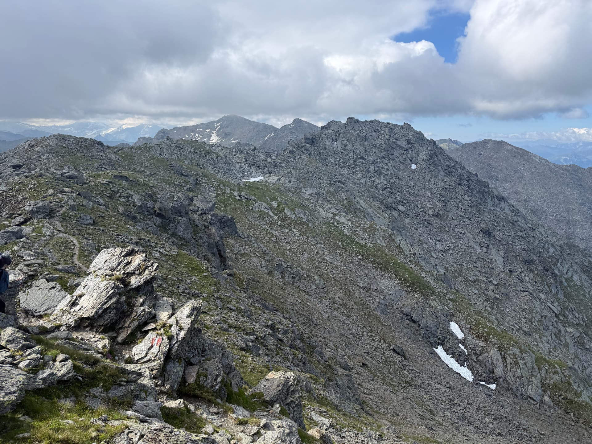 Berglandschaft beim Aufbau von Denkmal für Schnee in den Tuxer Alpen – Foto: TLM / Fritz