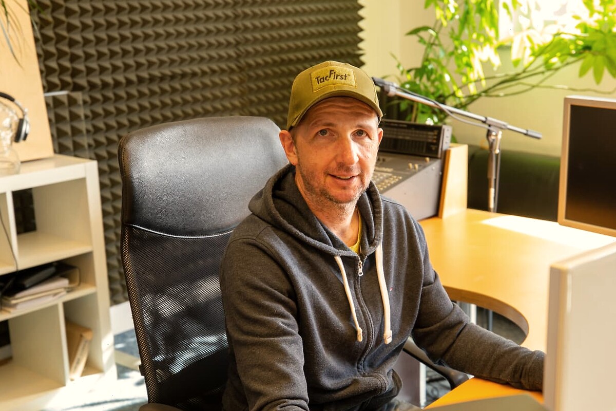 Thomas Pichler im Tonstudio von klangfarbe